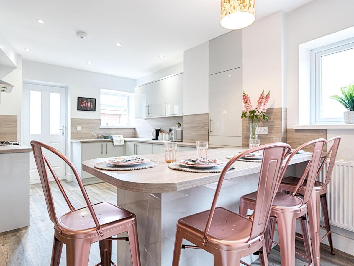 Pass The Keys Luxury Bright Spacious Family Home - Near Beaches Суонси Экстерьер фото